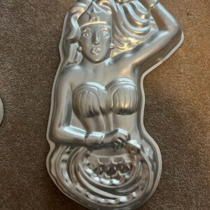 Vintage 1978 Wilton Wonder Woman cake pan